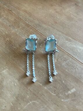 Dangle earrings